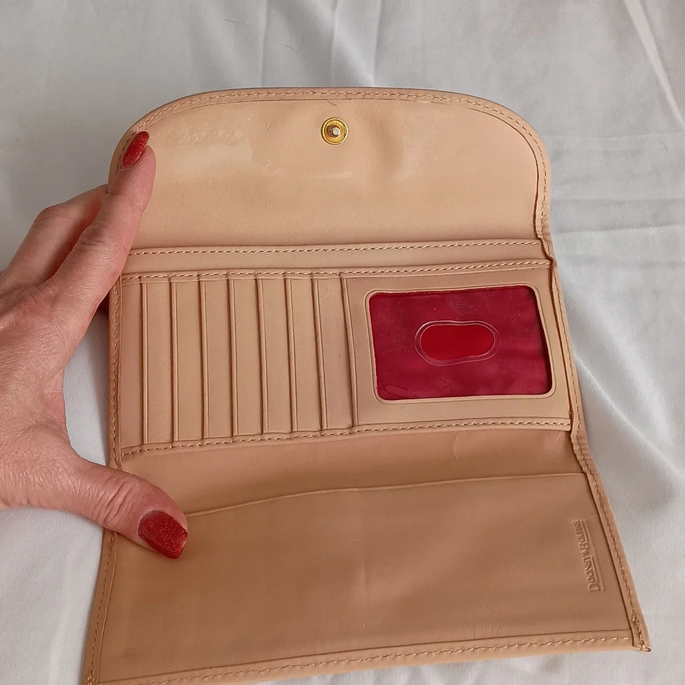 Dooney & Bourke wallet - Picture 2 of 4